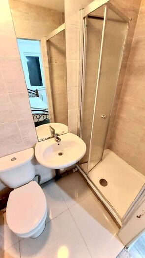 Studio To Rent In Amersham Avenue, London, N18