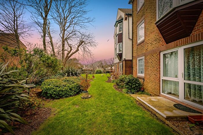 1 Bedroom Flat For Sale In Swiss Gardens, Shoreham-By-Sea, West Sussex, BN43
