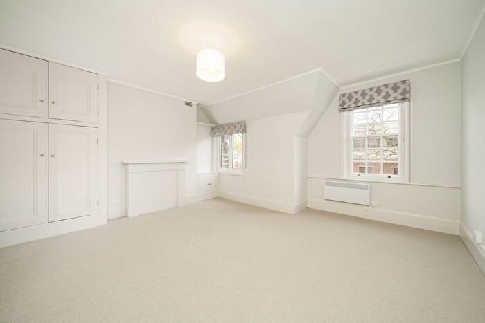 3 Bedroom Flat To Rent In Kings Road, London, SW3