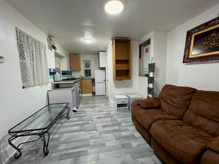 1 Bedroom Flat To Rent In Elgin Road, Seven Kings, Ilford, IG3