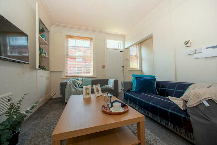 6 Bedroom Property To Rent In Chestnut Avenue, Hyde Park, Leeds, LS6