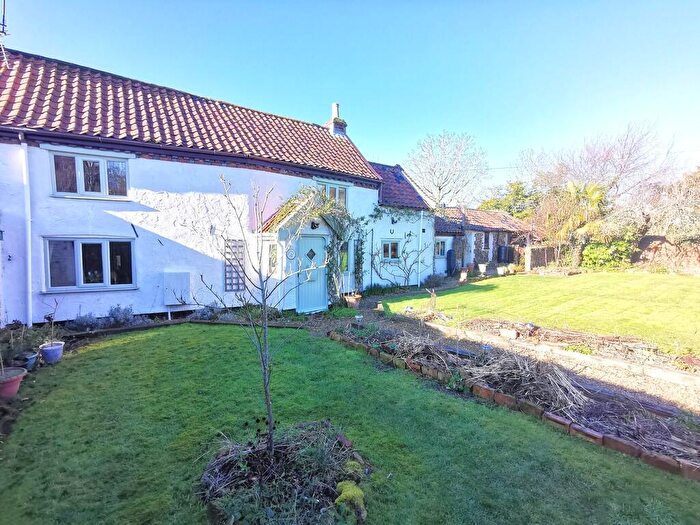 4 Bedroom Semi-Detached House For Sale In Mill Lane, Bedingham, NR35