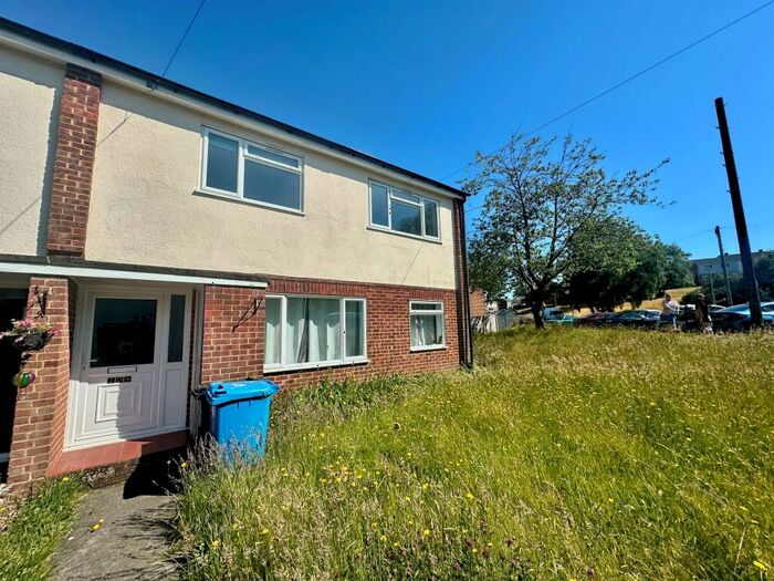 2 Bedroom Flat To Rent In Winston Avenue, Branksome, BH12