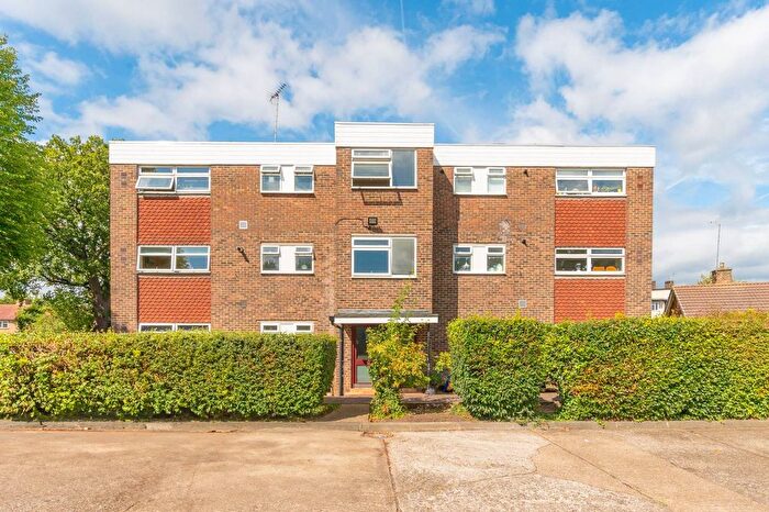 2 Bedroom Flat To Rent In Glena Mount, Sutton, SM1