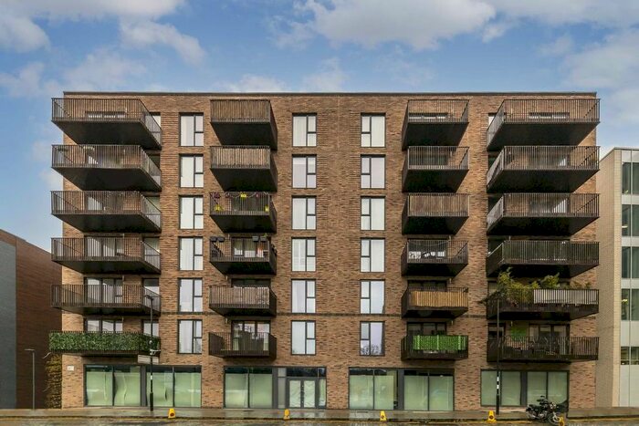 3 Bedroom Flat To Rent In River Rise Close, London, SE8