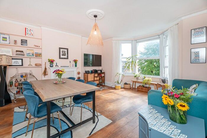 2 Bedroom Flat For Sale In Waldenshaw Road, Forest Hill, London, SE23