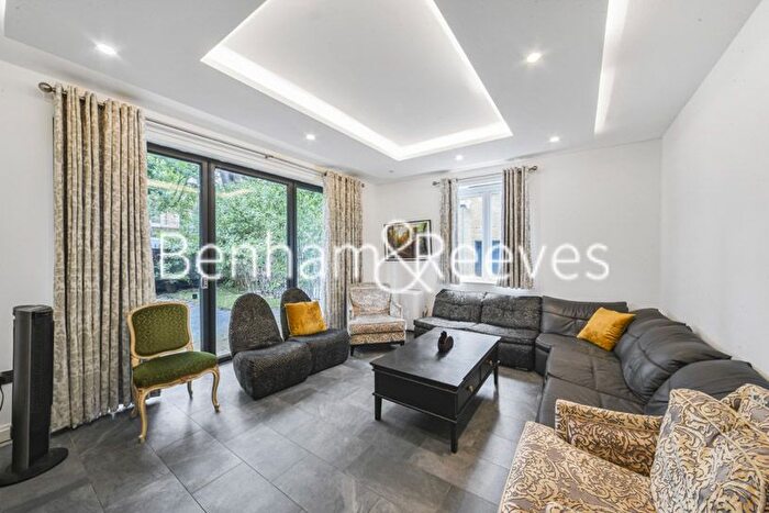 5 Bedroom Flat To Rent In Ashchurch Grove, Hammersmith, W12
