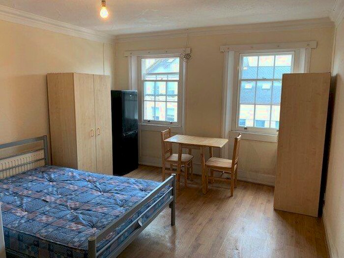Studio To Rent In High Street, High Barnet, Barnet, EN5