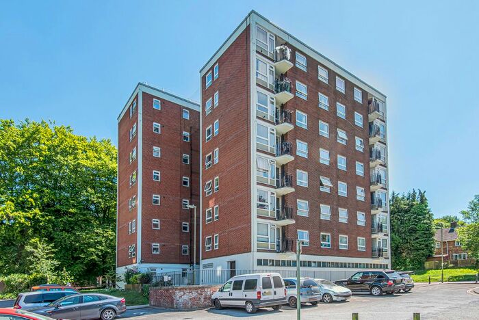 2 Bedroom Flat To Rent In Winnall Manor Road, Winchester, SO23