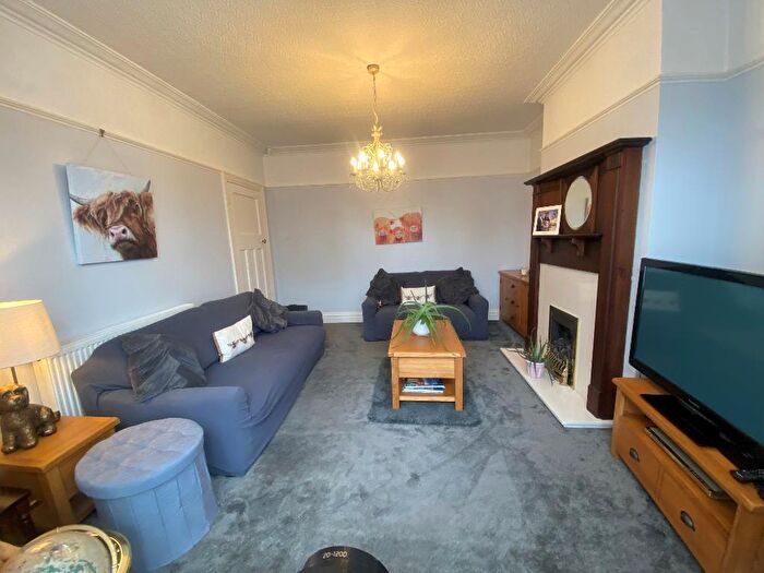 3 Bedroom Semi-Detached House For Sale In Chanterlands Avenue, Hull, HU5