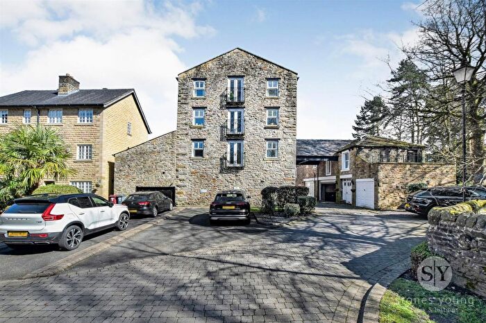 2 Bedroom Flat To Rent In Corn Mill Mews, Whalley, BB7