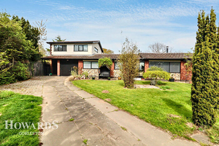 4 Bedroom Detached House For Sale In Beccles Road, Belton, NR31