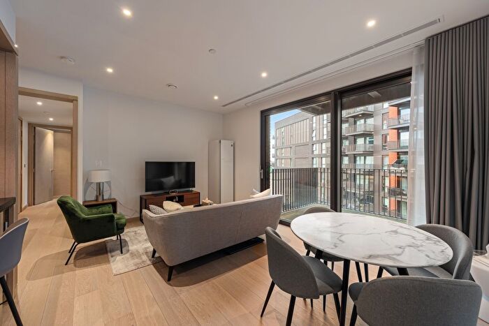 2 Bedroom Flat For Sale In Viaduct Gardens, London, SW11