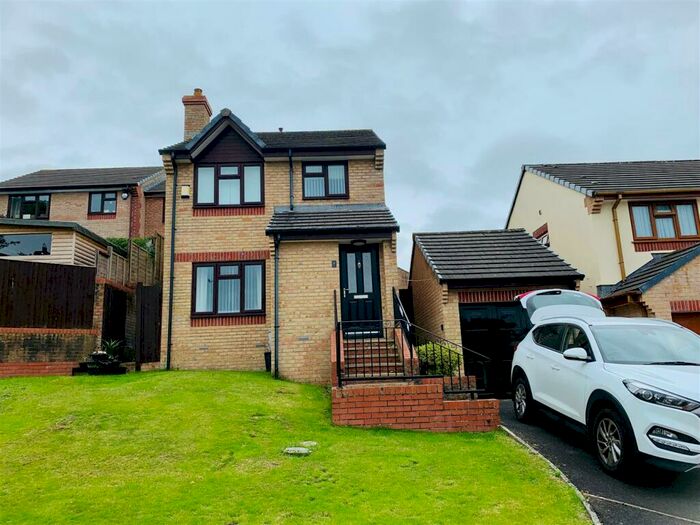 3 Bedroom Detached House To Rent In Heron Court, Barnstaple, EX32