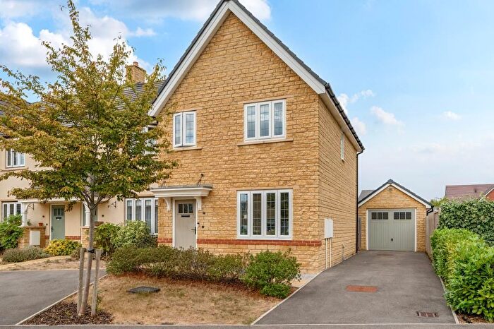 3 Bedroom End Of Terrace House For Sale In Carterton, Oxfordshire, OX18