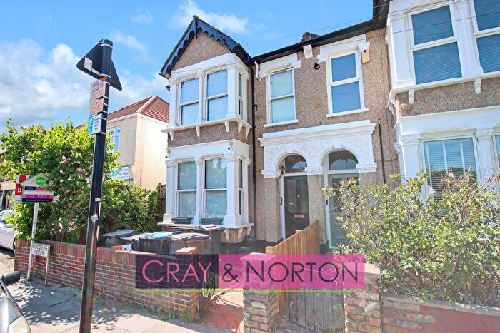 2 Bedroom Flat To Rent In Woodside Green, South Norwood, SE25