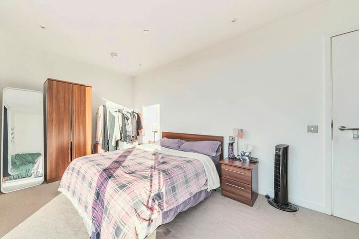2 Bedroom Flat To Rent In Walworth Road, Elephant And Castle, SE1