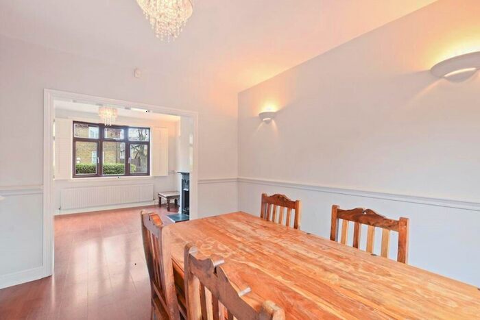 3 Bedroom End Of Terrace House For Sale In Lewis Avenue, London, E17
