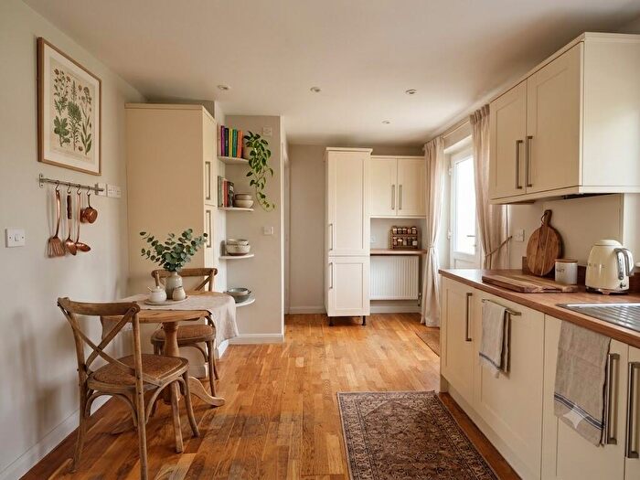 3 Bedroom Semi-Detached House For Sale In Days Road, Swanage, BH19 - Photo 3