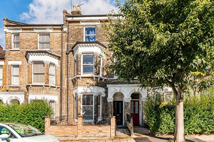 3 Bedroom Flat For Sale In Shenley Road, London, SE5