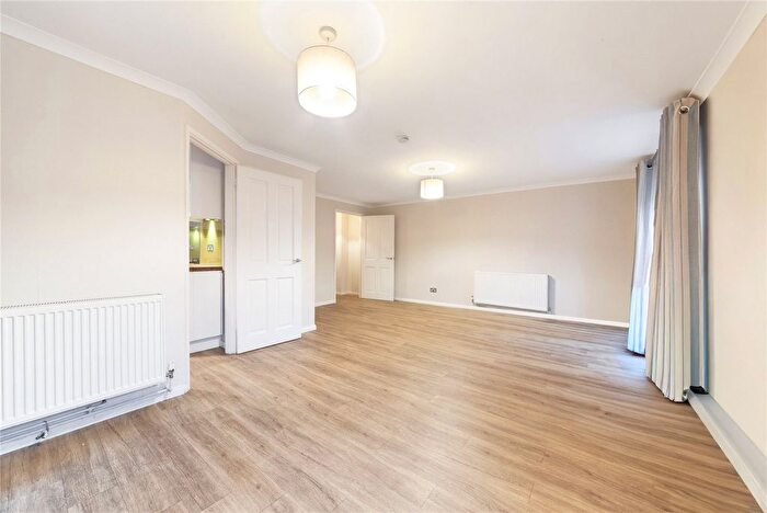 3 Bedroom Detached House To Rent In Friars Mead, London, E14