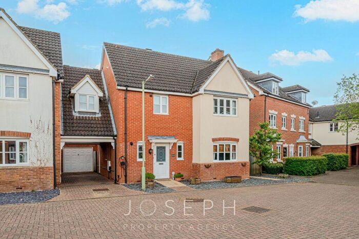 4 Bedroom Link Detached House For Sale In Masterson Grove, Kesgrave, IP5