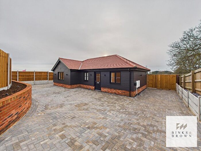 2 Bedroom Detached House For Sale In Rookery Hill, Corringham, Essex, SS17