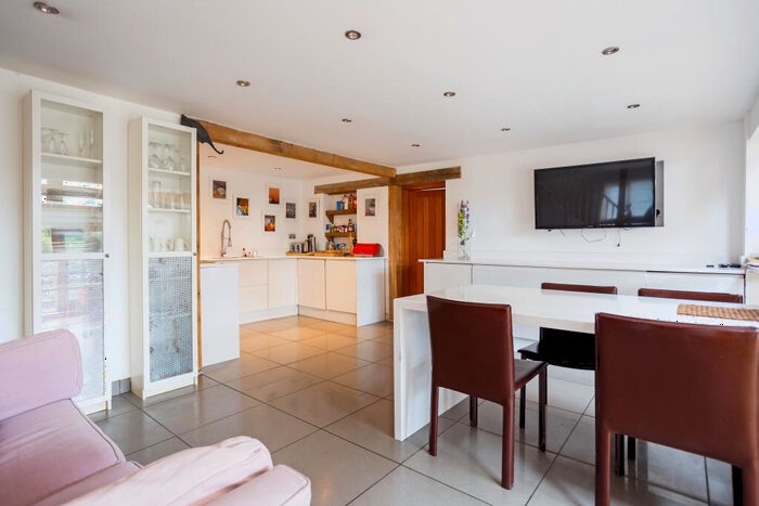 4 Bedroom Detached House For Sale In Prestwick Lane, Chiddingfold, GU8