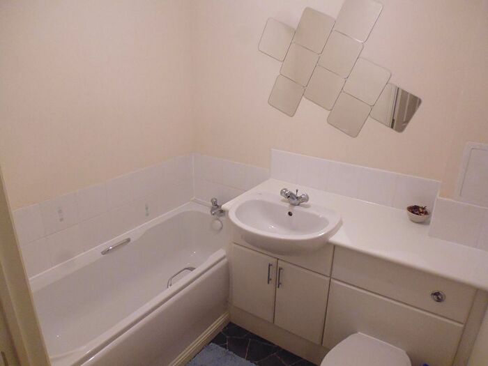 2 Bedroom Flat To Rent In A Wallace Street, Glasgow, G5