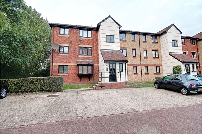 1 Bedroom Flat To Rent In Magpie Close, Enfield, Greater London, EN1