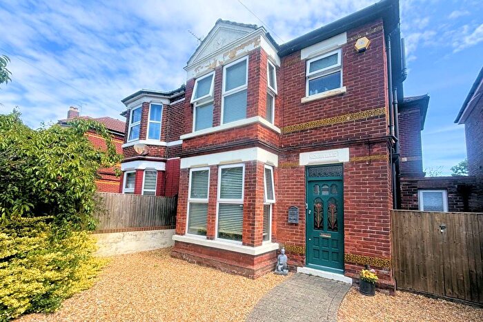 3 Bedroom Detached House For Sale In Brockhurst Road, Gosport, PO12