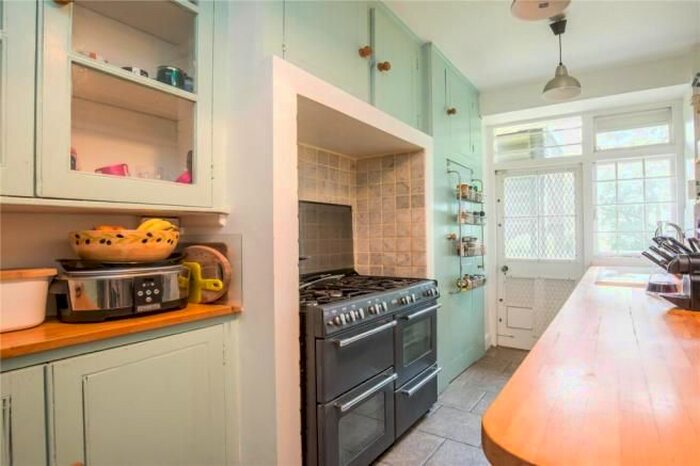 3 Bedroom Flat To Rent In Connaught Gardens, London, N10