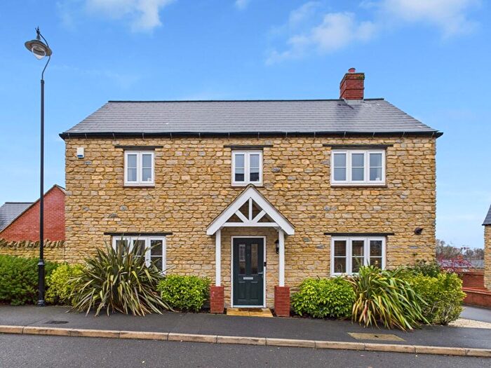 4 Bedroom Detached House For Sale In Roberts Road, Silverstone, NN12