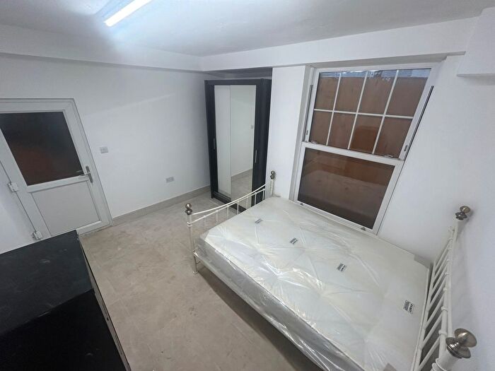 1 Bedroom Flat To Rent In Raven Row, London, E1