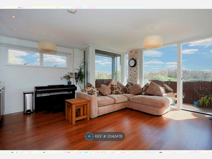 2 Bedroom Flat To Rent In Albany Road, London, SE5