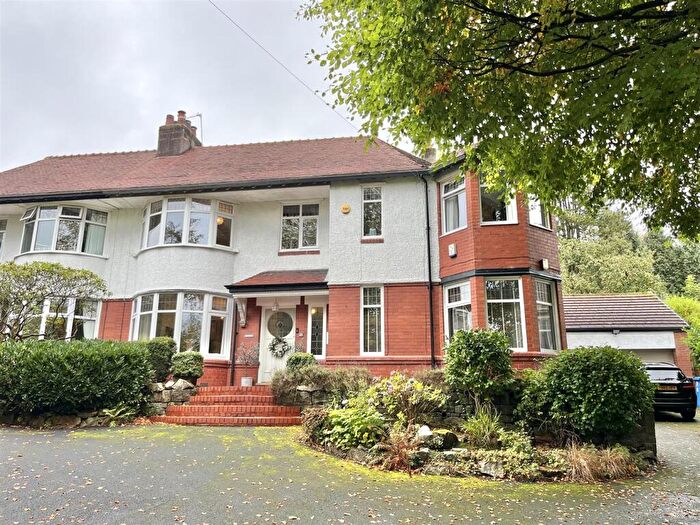 4 Bedroom Semi-Detached House For Sale In Old Road, Mottram, Hyde, SK14