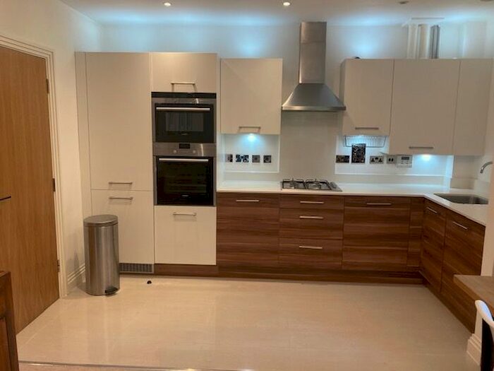 1 Bedroom Flat To Rent In Wyckham House, Oxted, RH8