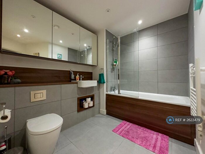 2 Bedroom Flat To Rent In Adenmore Road, London, SE6
