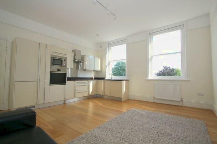 2 Bedroom Flat To Rent In Shepherds Hill, Highgate, N6