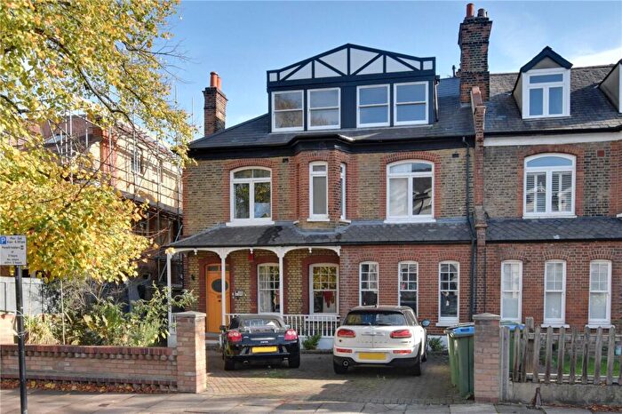 3 Bedroom Apartment For Sale In Glenluce Road, Blackheath, London, SE3