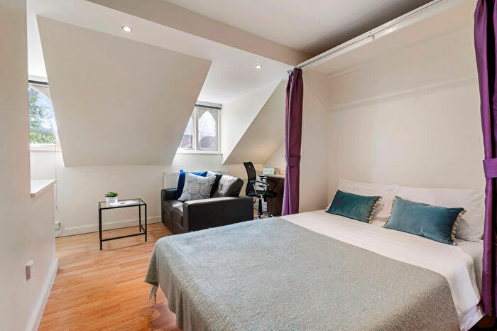 1 Bedroom Flat To Rent In Hyde Terrace, Leeds, LS2