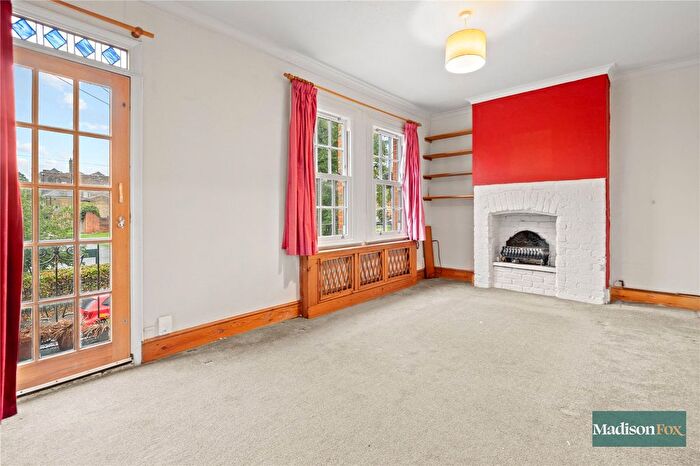 3 Bedroom Flat To Rent In Winns Terrace, Walthamstow, London, E17