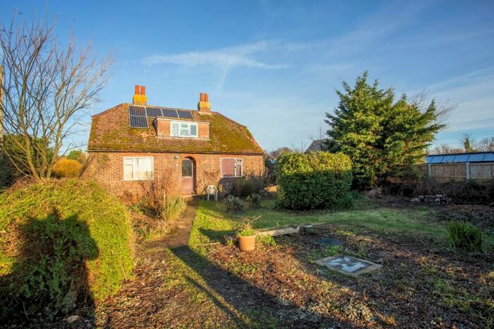 3 Bedroom Detached Bungalow For Sale In The Street, Stourmouth, CT3