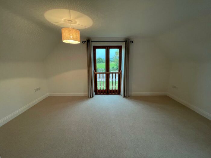 2 Bedroom Cottage To Rent In Flexford Road, North Baddesley, SO52