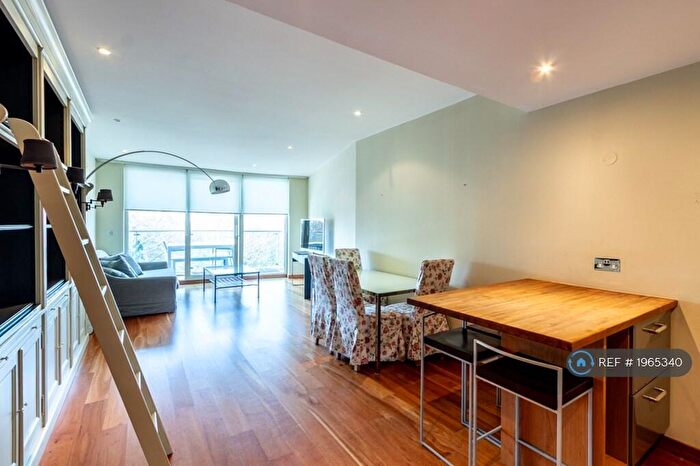 2 Bedroom Flat To Rent In The Bridge, London, SW11