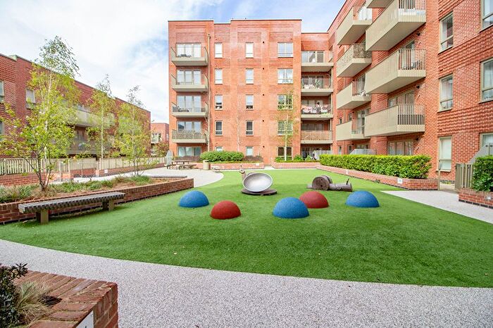 2 Bedroom Flat For Sale In Oxhey Drive, Watford, WD19