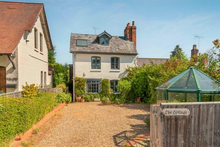 4 Bedroom End Of Terrace House To Rent In Cheapside Road, Cheapside, SL5