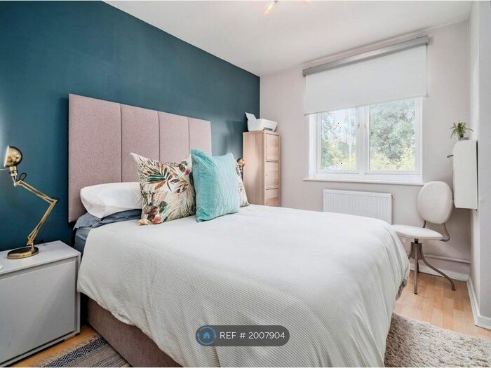 1 Bedroom Flat To Rent In Windsor Court, St. Albans, AL1