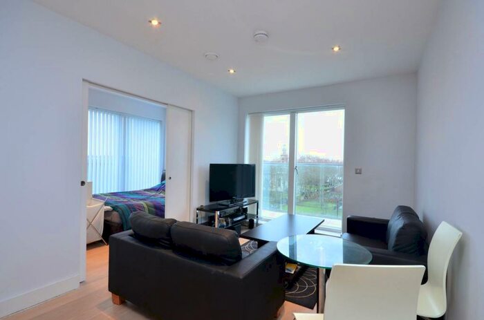 3 Bedroom Flat To Rent In Theatro Tower, Greenwich, London, SE8