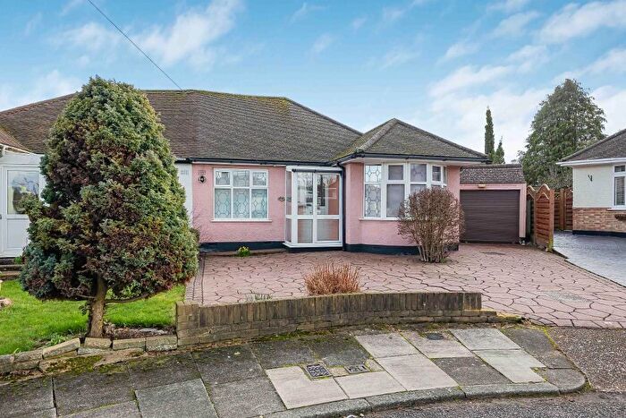 2 Bedroom Semi Detached Bungalow For Sale In Pinewood Close, Orpington, BR6